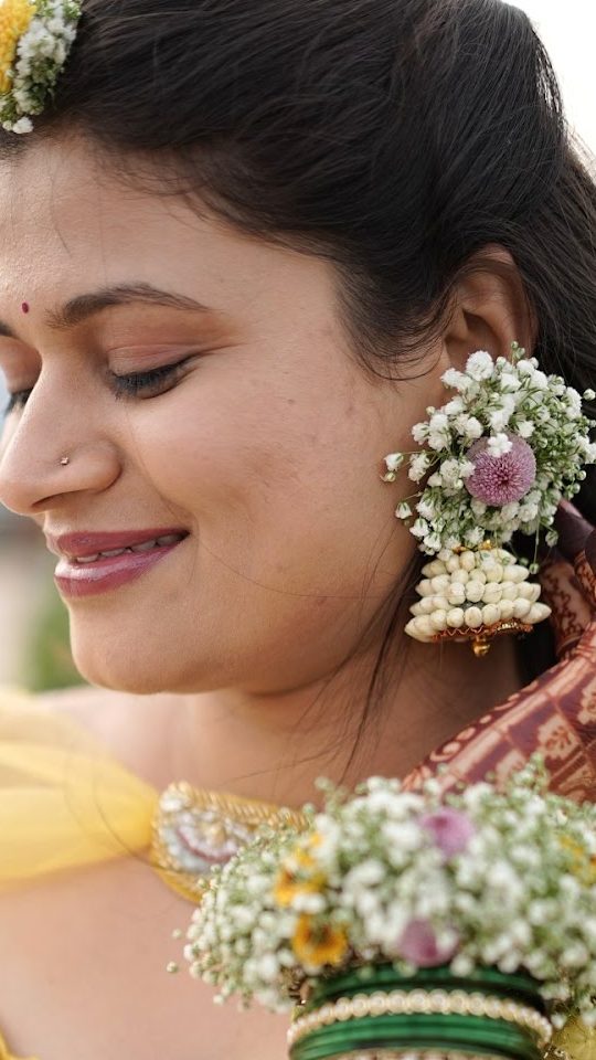 Haldi bridal look with floral jewellery, reel by Sonali Sarode, Nashik makeup artist