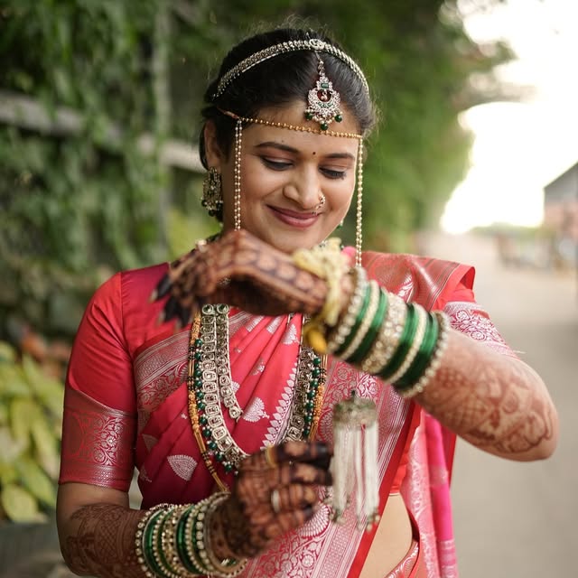 Nauvari bridal look with henna