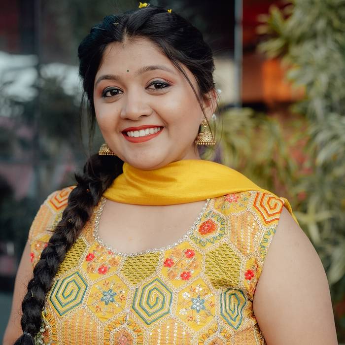 Haldi look in yellow with henna, fresh bridal makeup by Sonali Sarode